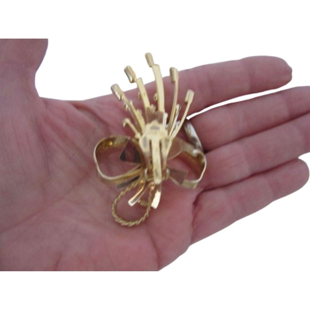 Vintage 60s Sarah Coventry Gold Tone Larger Bows w Clear Rhinestones Clip On Ear - Picture 5 of 5